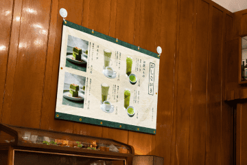 飲食店用横断幕が設置された様子