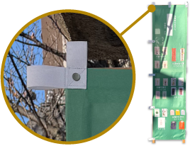 チチ部分を使って木枠に固定しているのぼりの画像