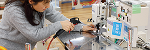 MAKUSHOPについて_社内の様子2