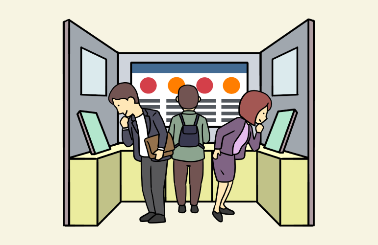 展示ブースに人が集まっている様子