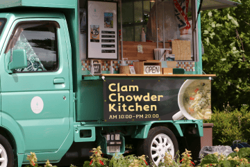 飲食店用横断幕が設置された様子