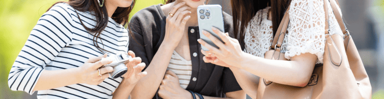 ロケ地など推しゆかりの場所に行っている様子